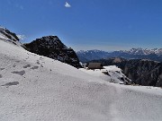 42 Affondi nella neve salendo dal Bivacco Tre Pizzi al Laghetto di Pietra Quadra